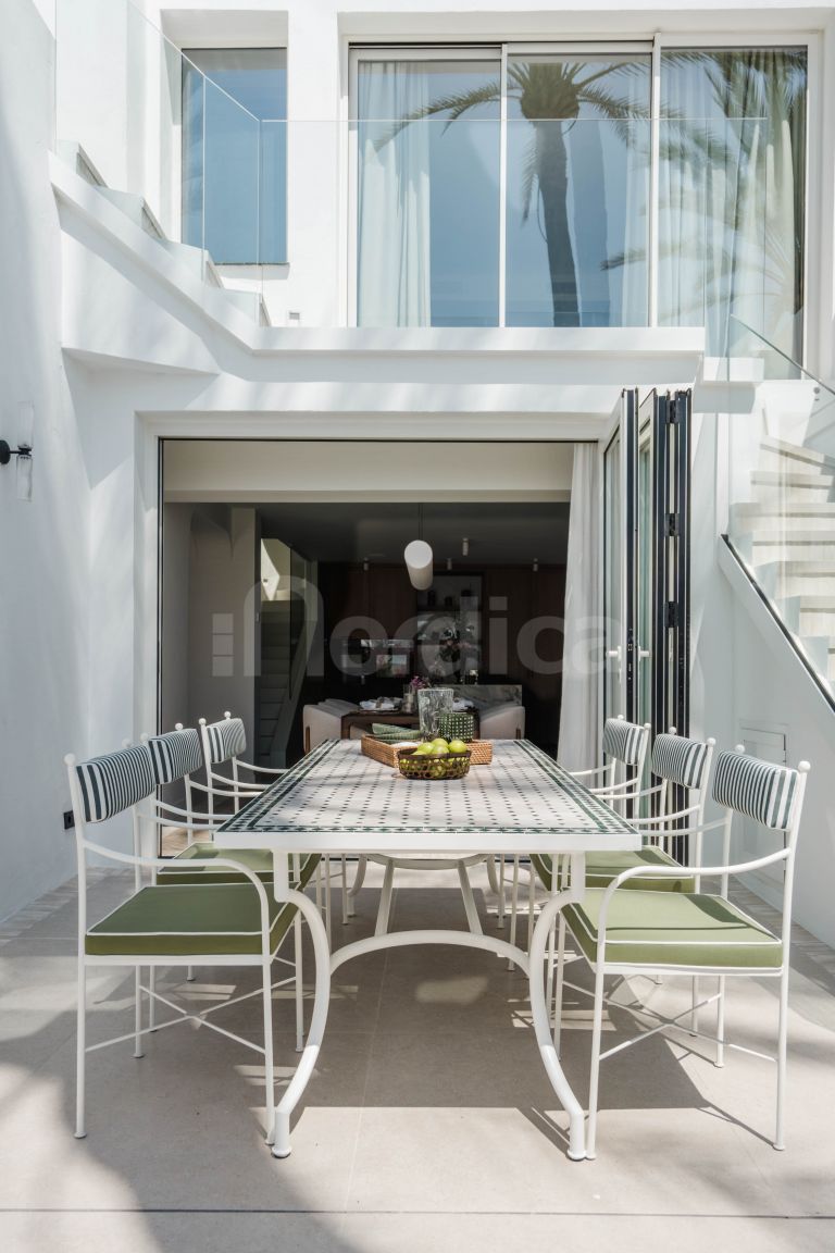 Semi Detached Villa for sale in El Oasis Club