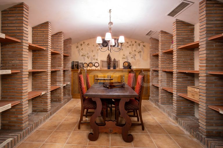 Villa for sale in Altos Reales