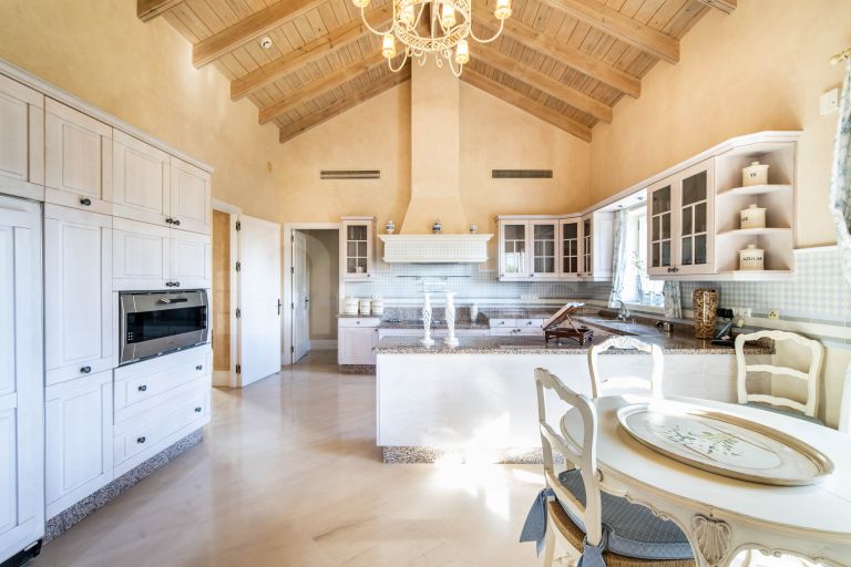 Villa for sale in Altos Reales