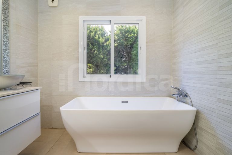 Villa till salu i Nueva Andalucia