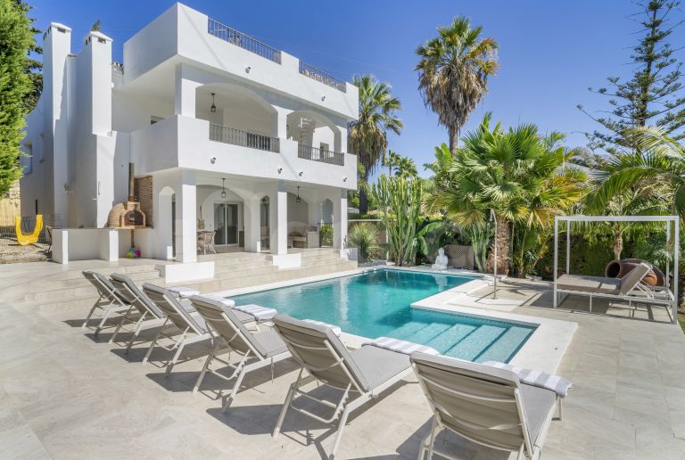 Villa till salu i Nueva Andalucia