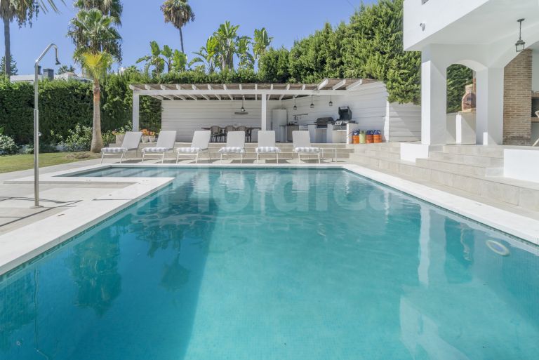 Villa till salu i Nueva Andalucia