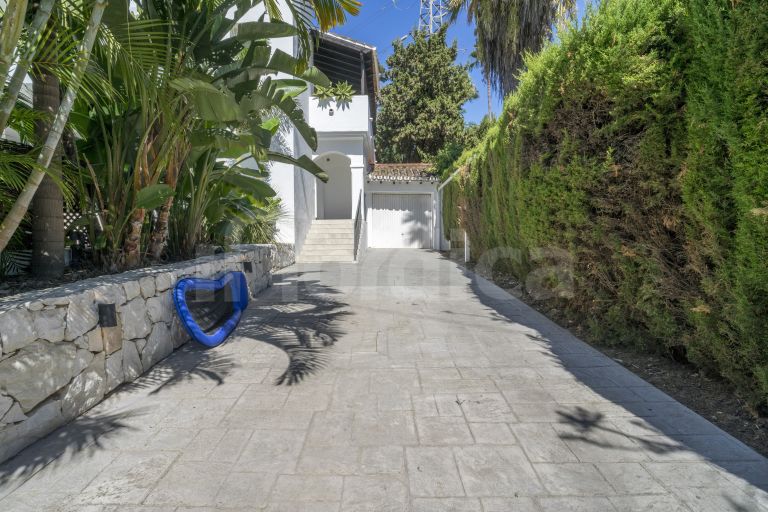 Villa till salu i Nueva Andalucia