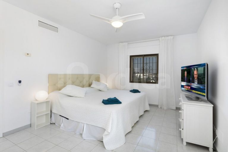 Villa for sale in Los Naranjos