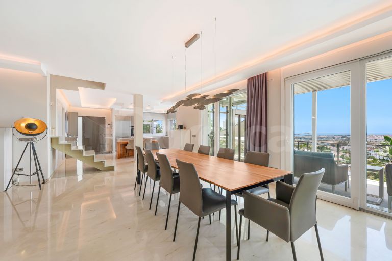 Villa for sale in Nueva Andalucia