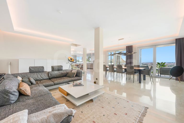 Villa for sale in Nueva Andalucia