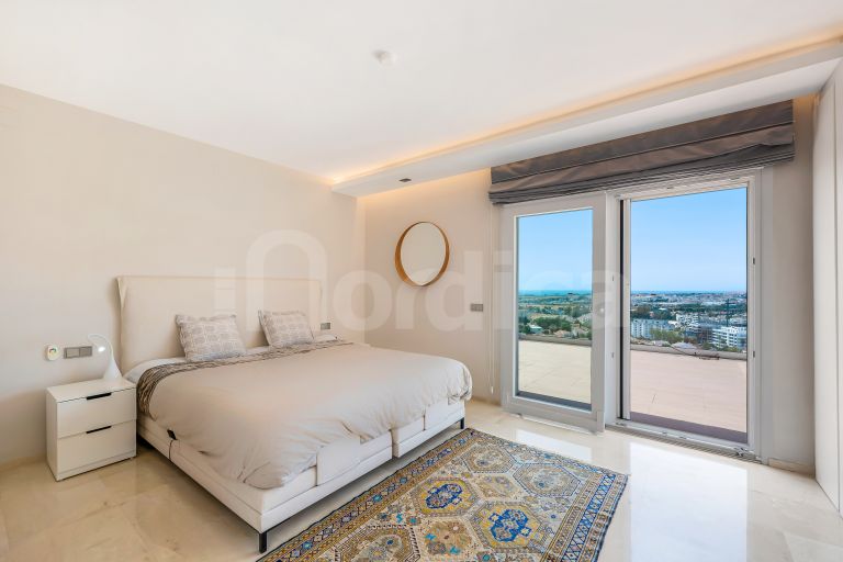 Villa for sale in Nueva Andalucia
