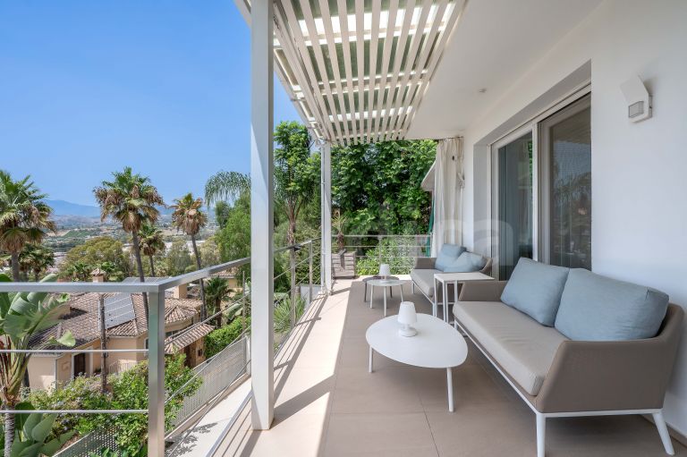 Villa for sale in Nueva Andalucia