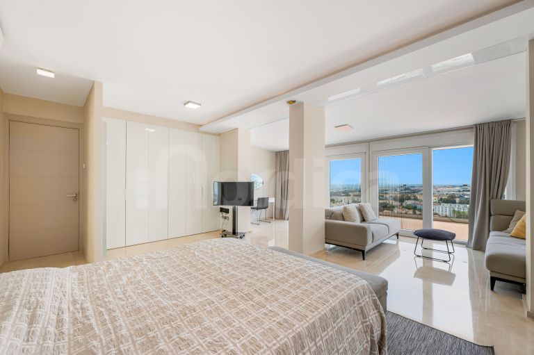 Villa for sale in Nueva Andalucia