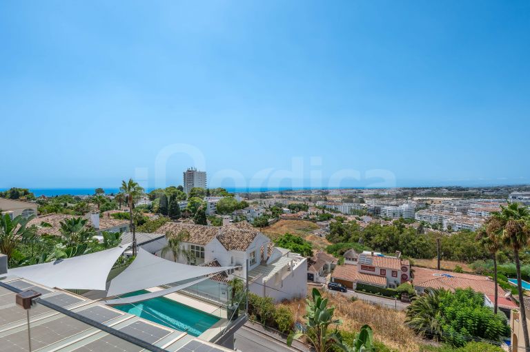 Villa for sale in Nueva Andalucia