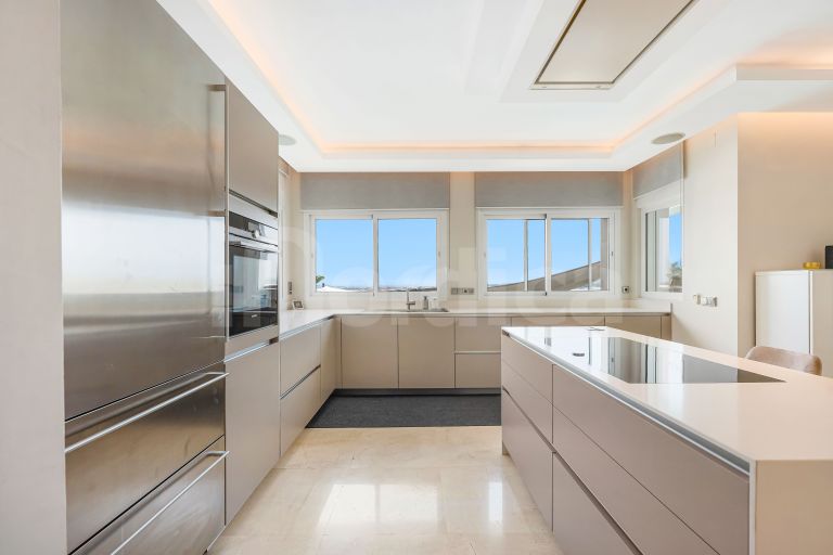 Villa for sale in Nueva Andalucia