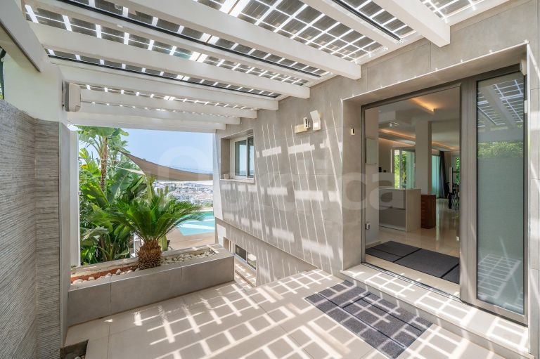 Villa for sale in Nueva Andalucia