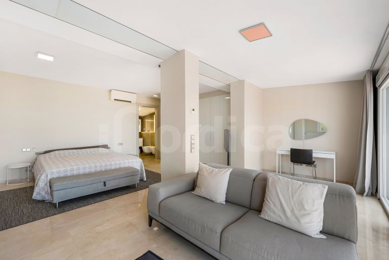 Villa for sale in Nueva Andalucia