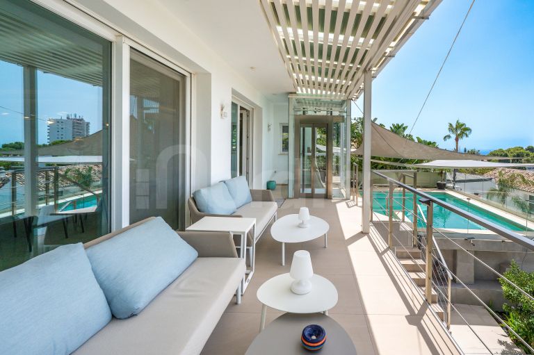 Villa for sale in Nueva Andalucia