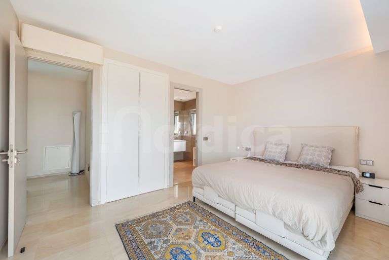 Villa for sale in Nueva Andalucia