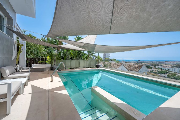 Villa for sale in Nueva Andalucia