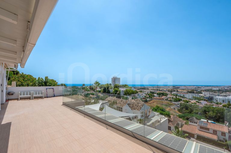 Villa for sale in Nueva Andalucia