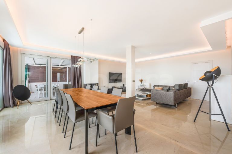 Villa for sale in Nueva Andalucia