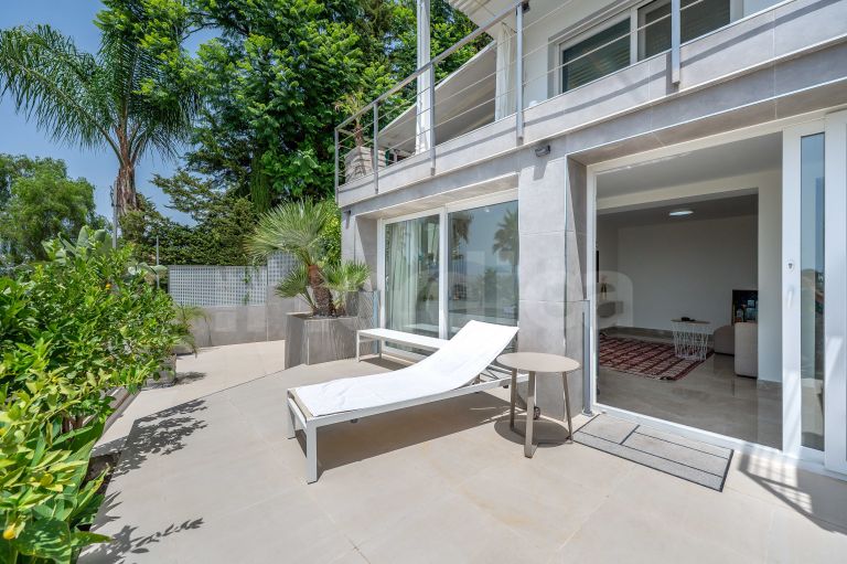 Villa for sale in Nueva Andalucia