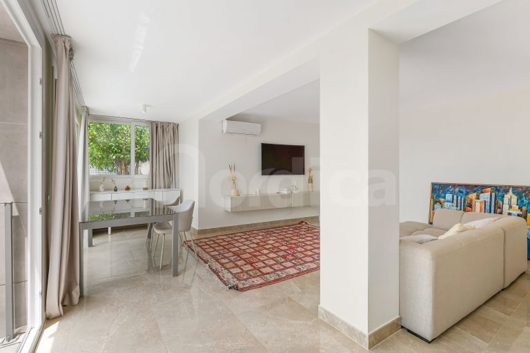 Villa for sale in Nueva Andalucia