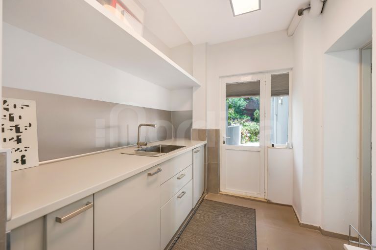 Villa for sale in Nueva Andalucia