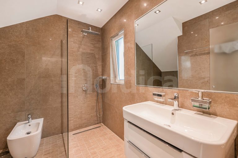 Villa for sale in Nueva Andalucia