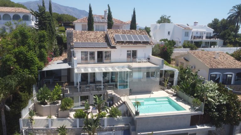 Villa for sale in Nueva Andalucia