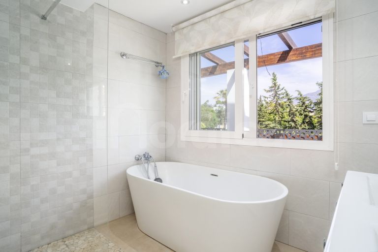 Villa for sale in La Campana