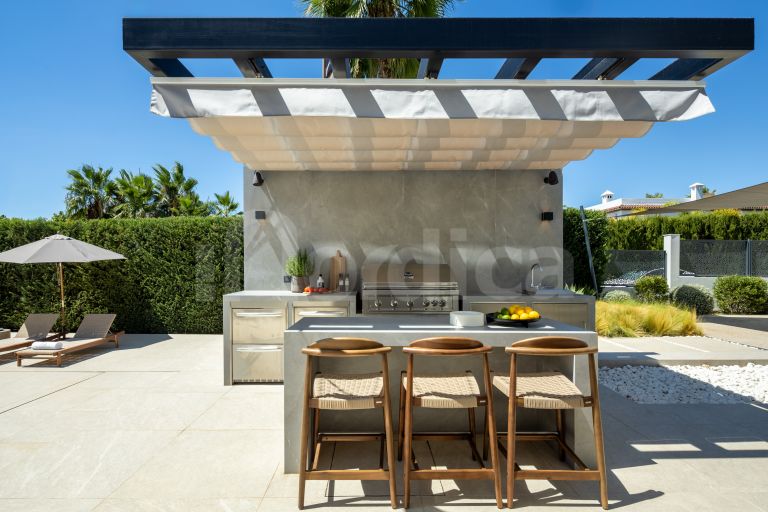 Villa for sale in Nueva Andalucia