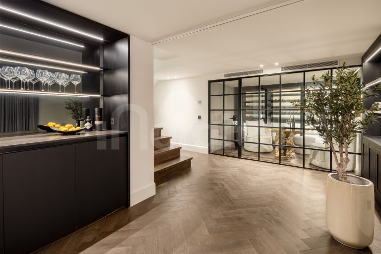 Villa for sale in Nueva Andalucia