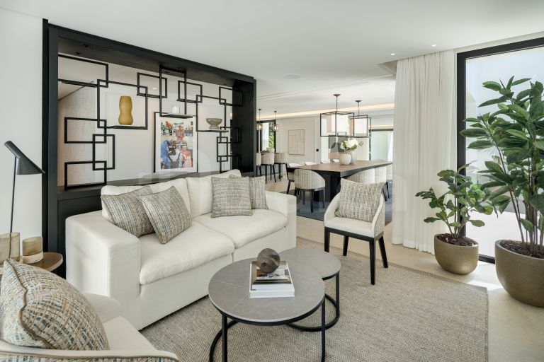 Villa for sale in Nueva Andalucia