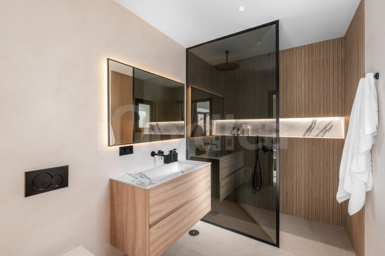 Duplex Penthouse for sale in Aloha Gardens