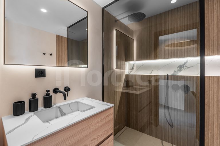 Duplex Penthouse for sale in Aloha Gardens