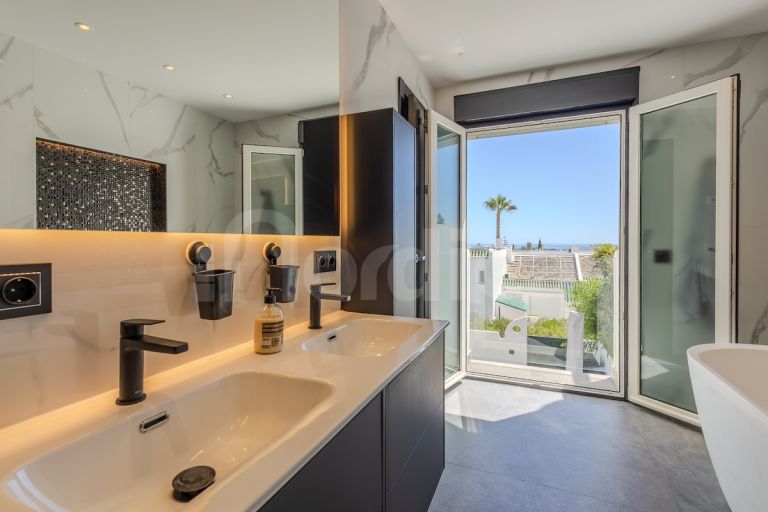 Town House for sale in La Colina