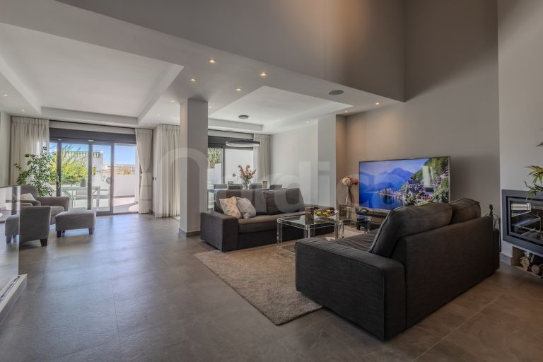 Town House for sale in La Colina