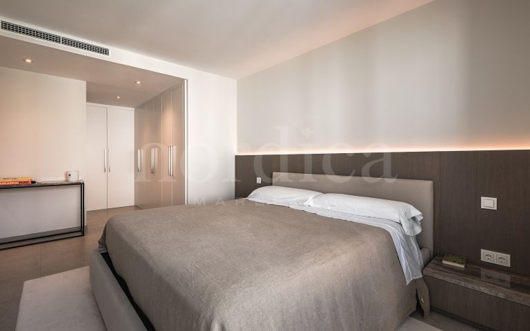 Modern takvåning med imponerande solarium