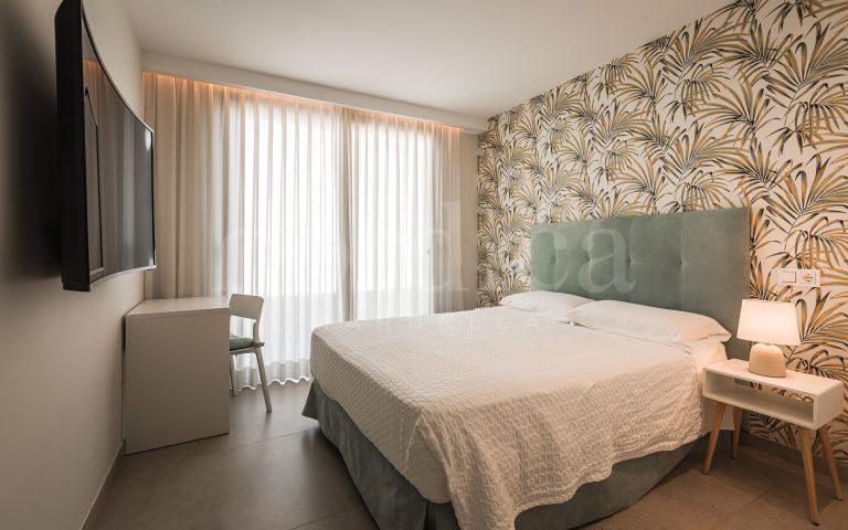 Modern takvåning med imponerande solarium