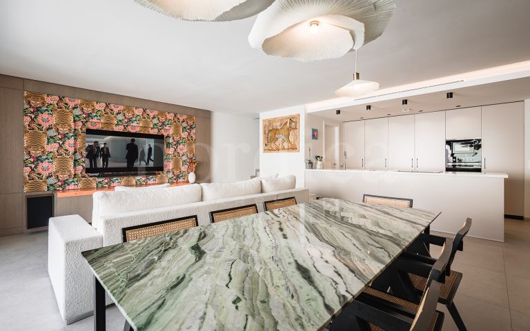 Modern takvåning med imponerande solarium