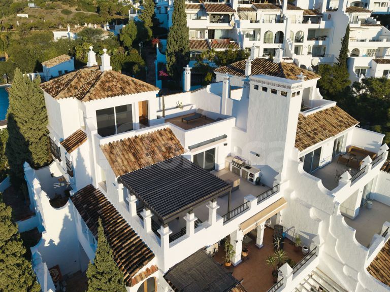 Atico Duplex en venta en Las Colinas de Marbella