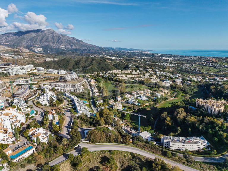 Atico Duplex en venta en Las Colinas de Marbella