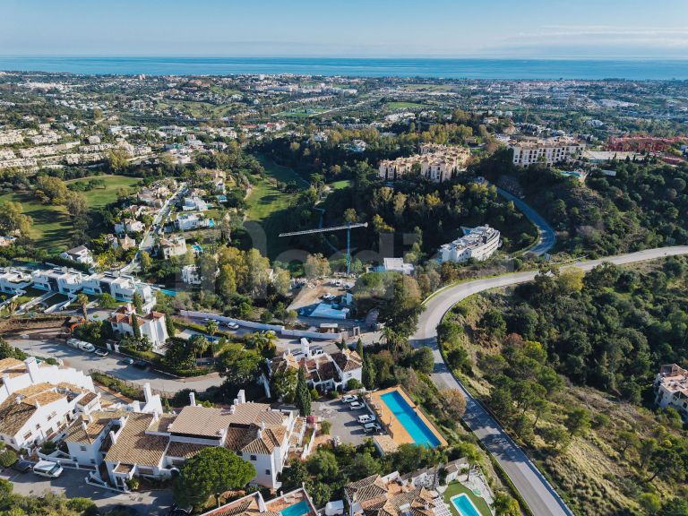 Atico Duplex en venta en Las Colinas de Marbella