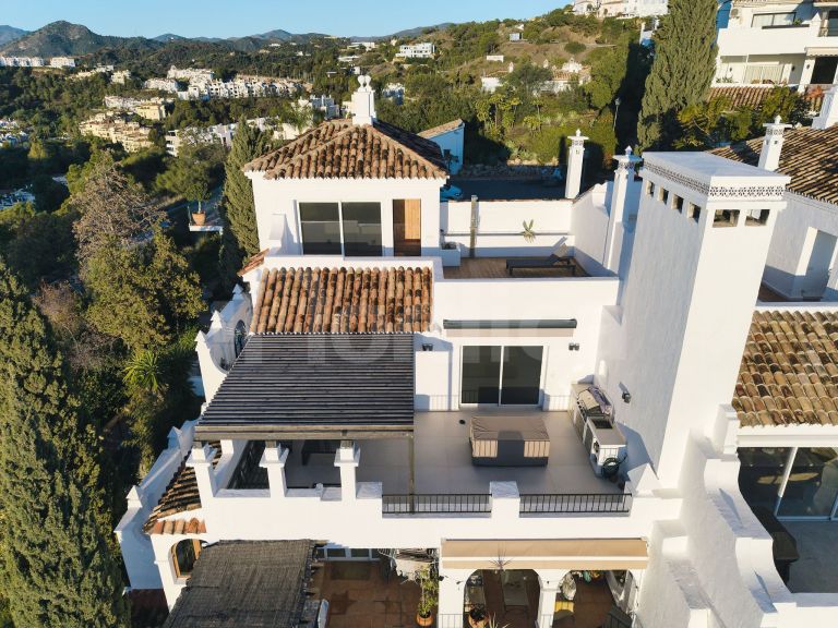 Atico Duplex en venta en Las Colinas de Marbella
