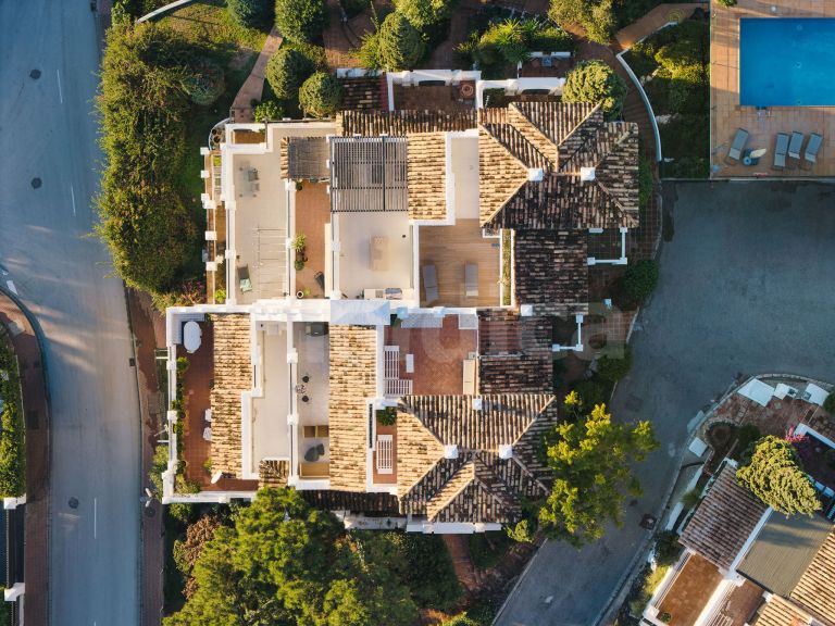 Atico Duplex en venta en Las Colinas de Marbella