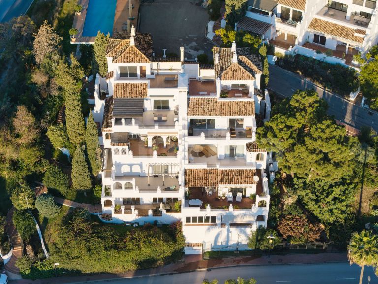 Atico Duplex en venta en Las Colinas de Marbella