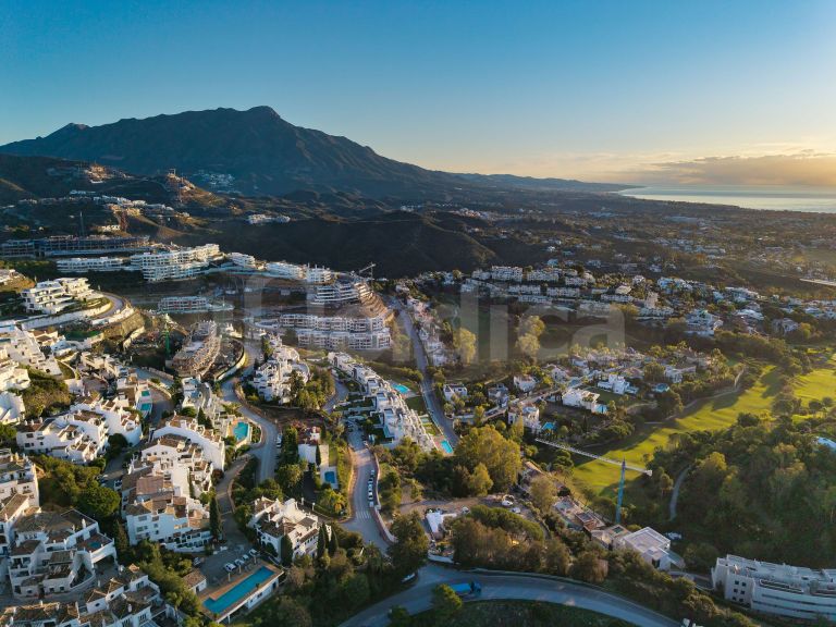 Atico Duplex en venta en Las Colinas de Marbella