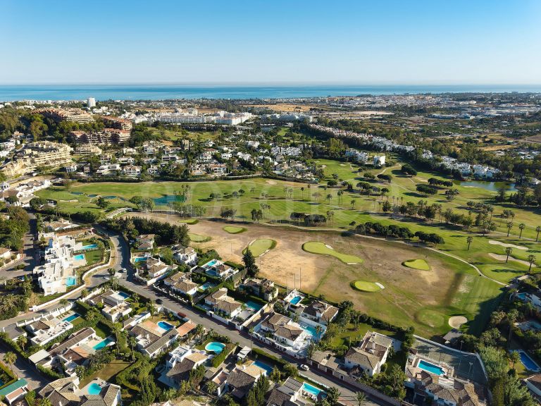 Wunderschöne Familienvilla nur wenige Schritte vom Los Naranjos Golfclub entfernt
