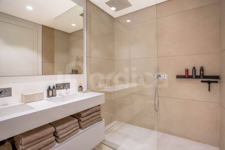 Lägenhet till salu i Marbella Hill Club