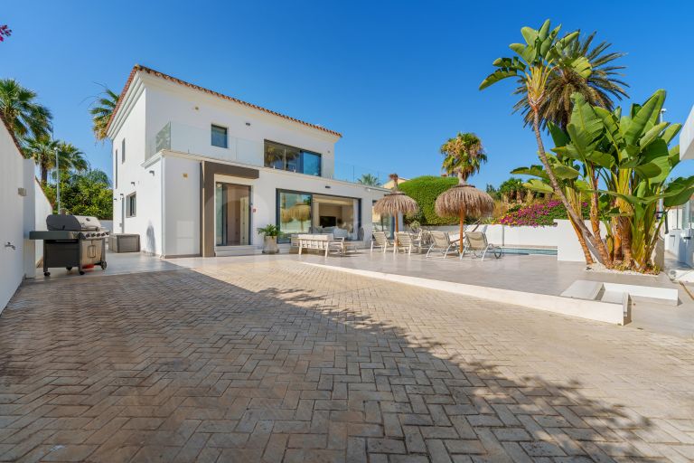 Villa till salu i Nueva Andalucia