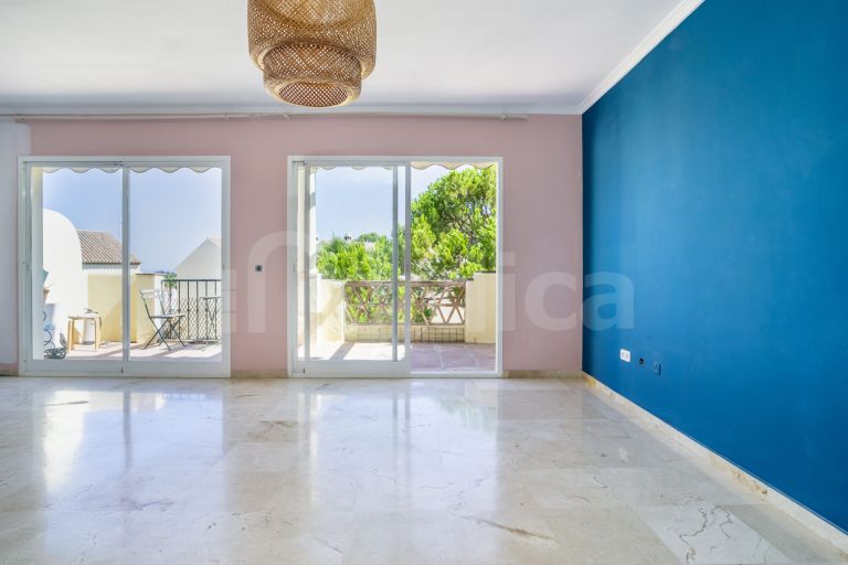 Triplex for sale in Los Pinos de Aloha