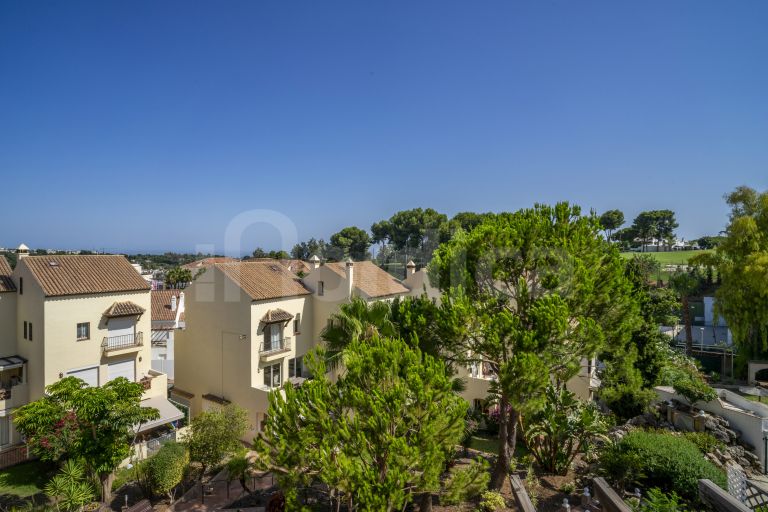 Triplex for sale in Los Pinos de Aloha